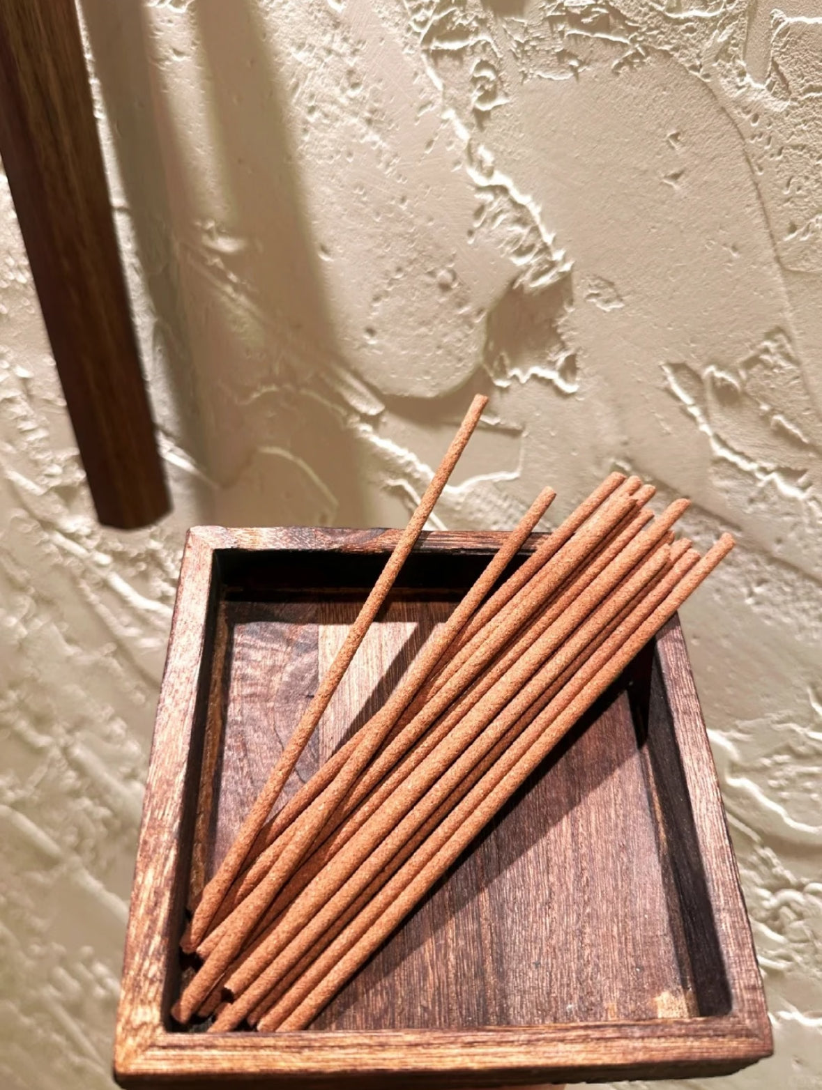 Tibetan Incense vs Regular Incense: Why Natural Matters for Your Wellbeing