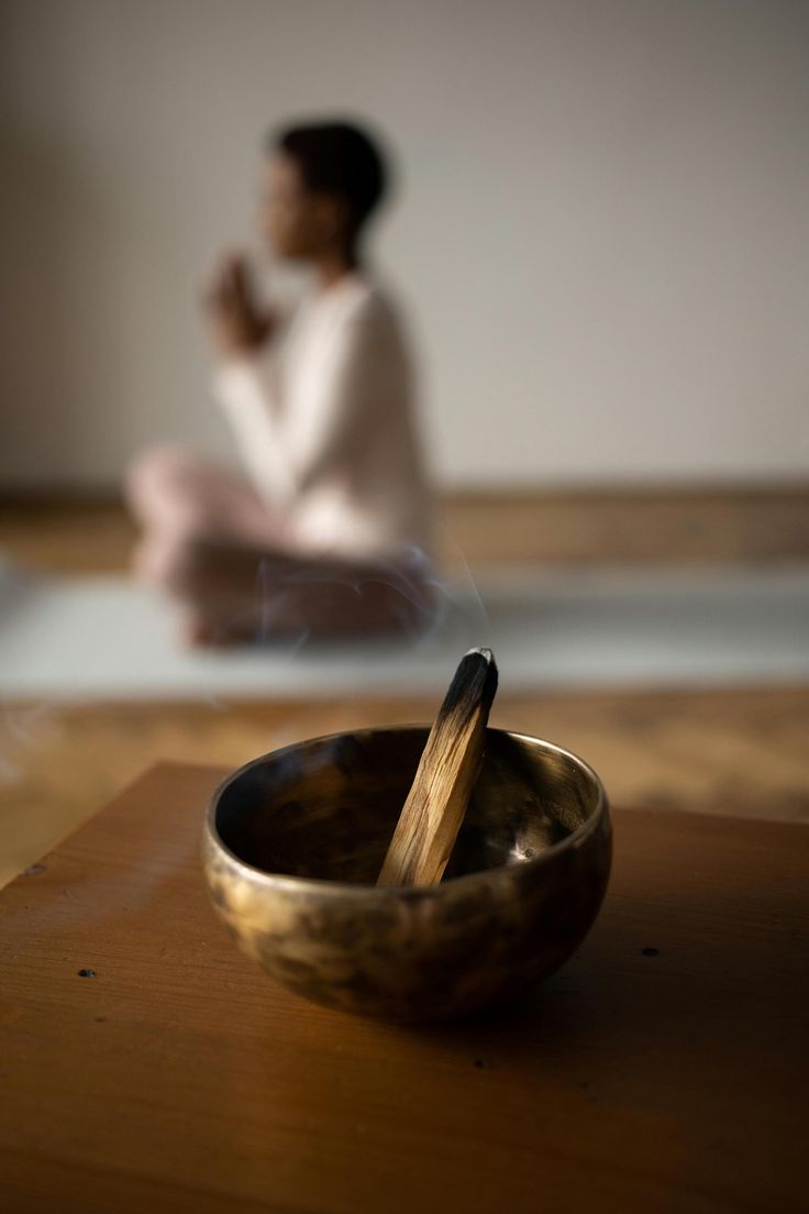 Singing Bowl Size Guide: 4.7" vs 6" - Which Size is Right for You? (2026)